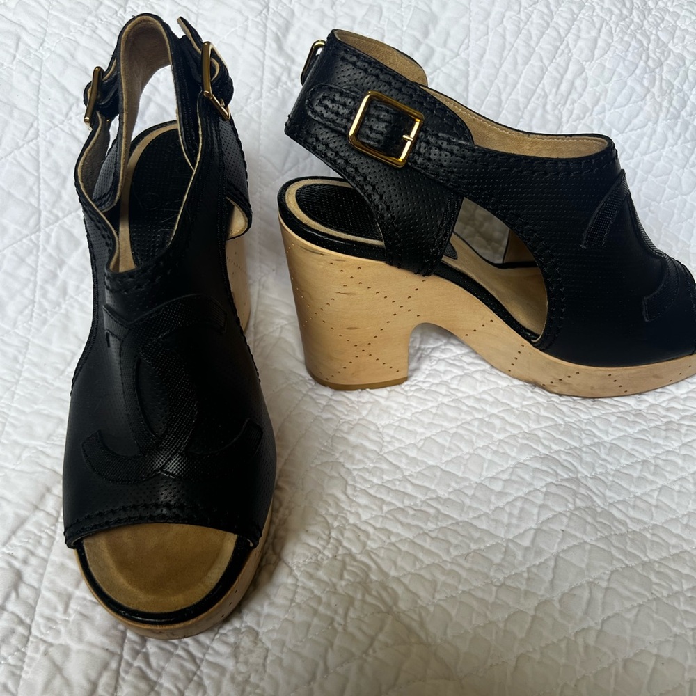 Chanel Black Leather Women's Sandals - Picture 2 of 7